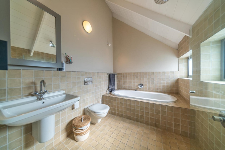 To Let 5 Bedroom Property for Rent in De Zalze Winelands Golf Estate Western Cape